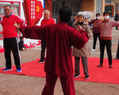 中医进党群---带居民做八段锦，养生功法